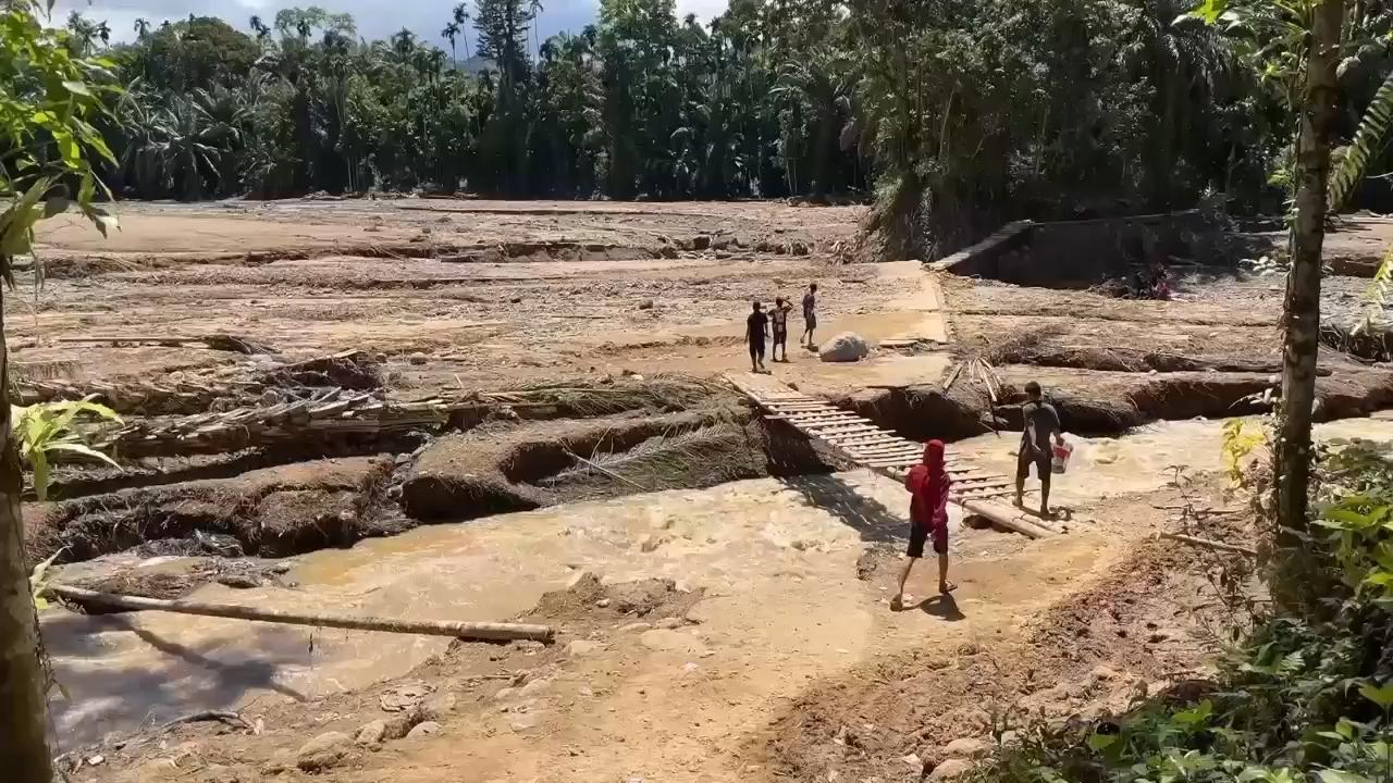 Floods survivor in Indonesia still searching for missing wife and daughters