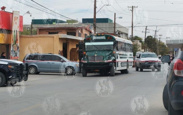 Hallan cadáver de hombre en camión de transporte
