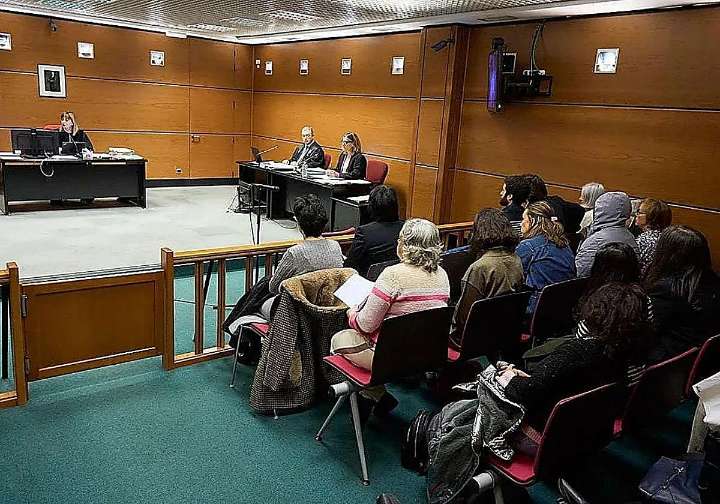 Absuelven a las 21 personas que se concentraron «para rezar» ante una clínica abortista de Vitoria