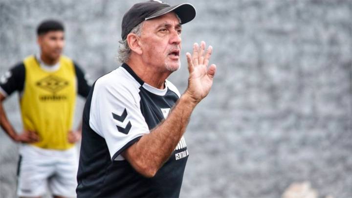 Víctor Riggio, a un paso de Sarmiento: el DT tiene todo acordado y solo resta un…