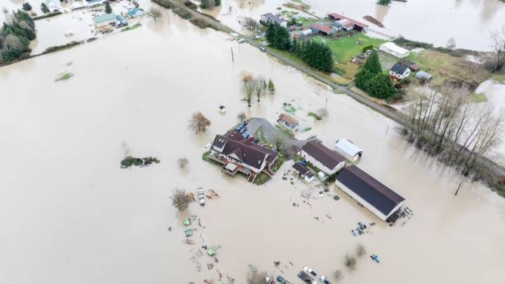 Western WA evacuation updates: 'Go Now' evacuation ordered for Burlington residents as floodwaters rise