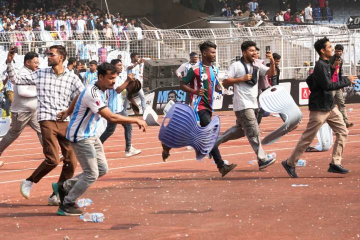 La visita de Messi a India comienza de forma caótica con fanáticos enojados que invaden el campo