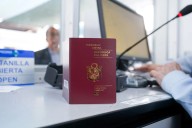 Migraciones: adultos mayores de 70 años ya no necesitan cita para obtener pasaporte