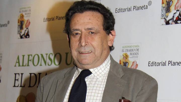 El mundo del periodismo y la política llora la muerte de Alfonso Ussía: "Ya no podía escribir y le dictaba sus artículos a su hija"
