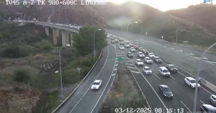 Un accidente entre dos motos en Málaga causa hasta 6 kilómetros de retenciones