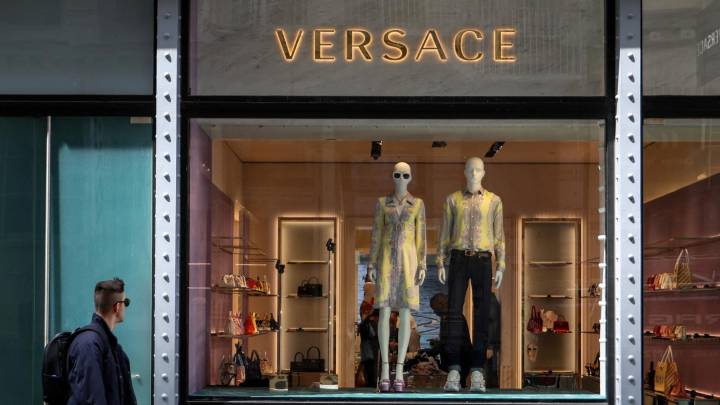 Grupo Prada Compra a su Rival Versace ¿Cuánto Vale la Prestigiada Firma de Moda Italiana?