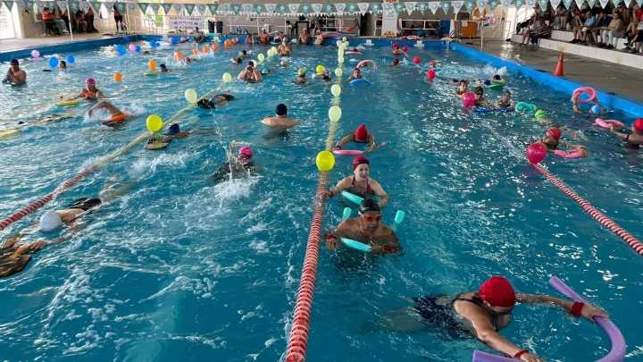 Así fue la muestra de cierre de natación de Actívate y Adultos Saludables