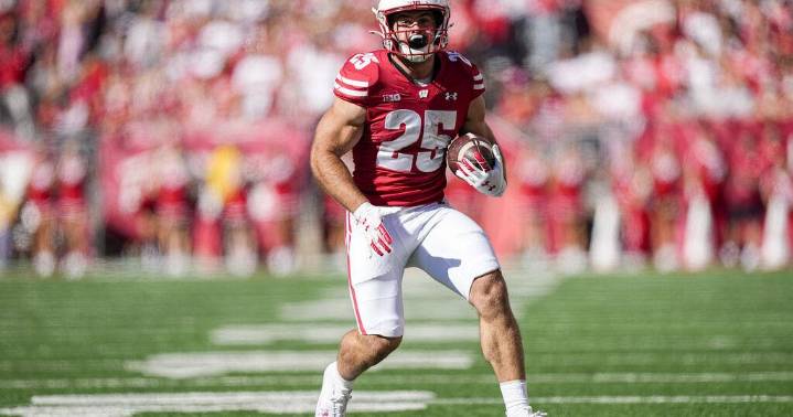 Badgers RB Cade Yacamelli will enter transfer portal