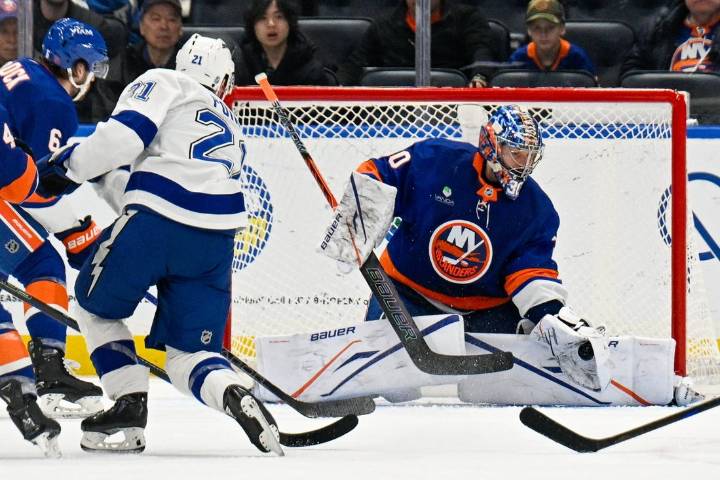 Deadspin | Islanders get scoring from all over in win over Lightning