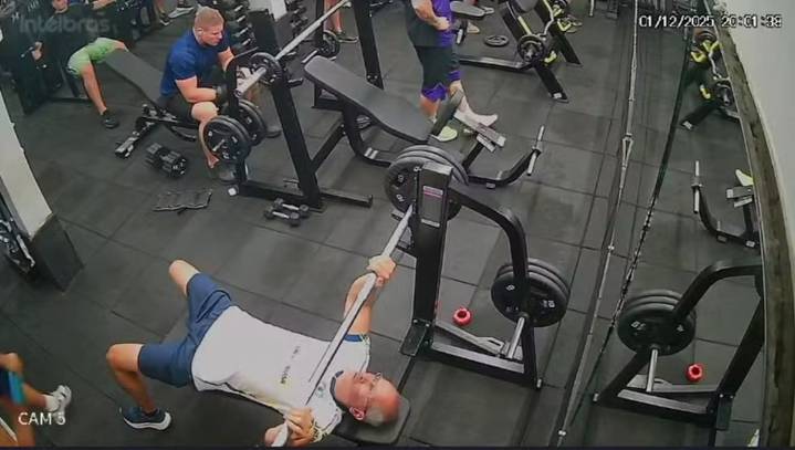 Tragedia en Brasil. Un hombre murió en el gimnasio cuando hacía pecho y se le cayó la barra