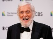 La rutina secreta de Dick Van Dyke para llegar al cumpleaños número 100