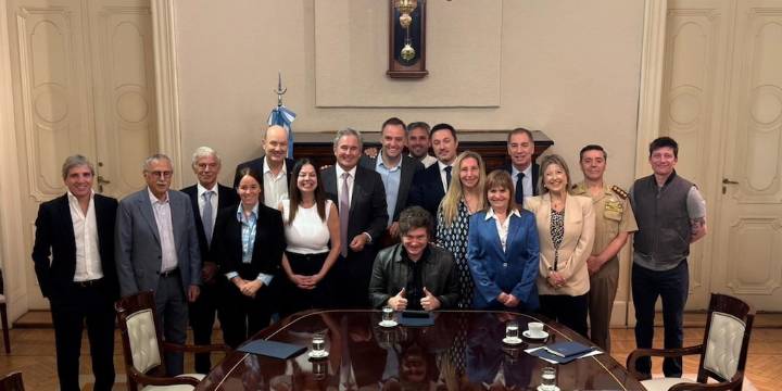 Nuevo equilibrio en el Gobierno: la orden de “cero internas” que bajaron los hermanos Milei antes de las extraordinarias