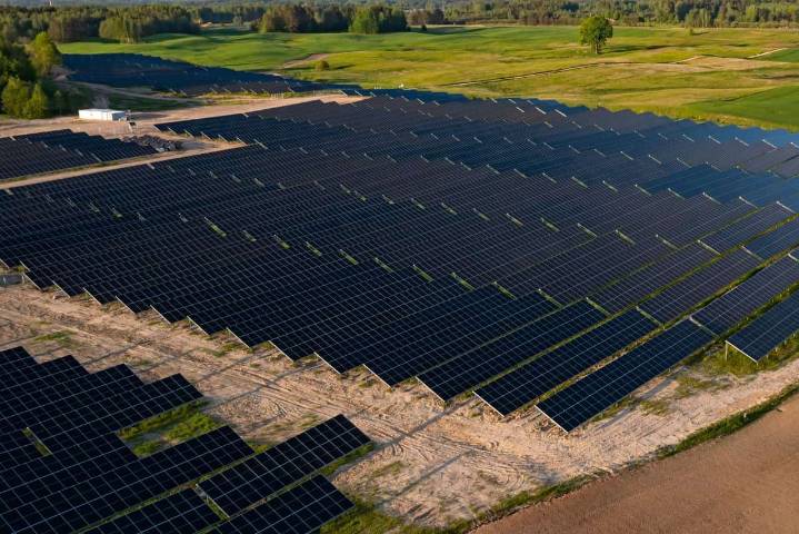 Diamond Power Infrastructure stock surges 5% after receiving order from Adani Green Energy