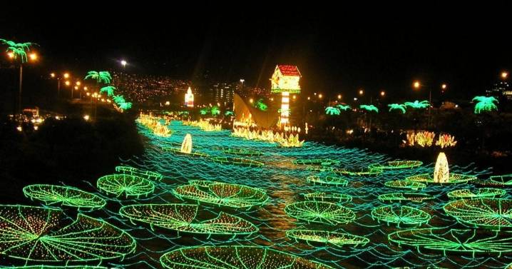 Esta la ciudad colombiana con el alumbrado navideño reciclado más grande del mundo