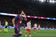 El Barça se lleva un duelo tan eléctrico como accidentado ante el Atlético