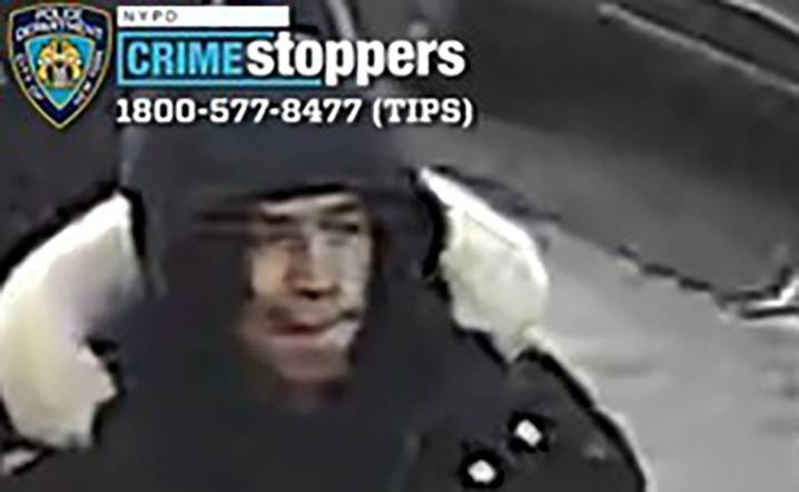 Cops hunt for Manhattan gunman who shot innocent bystander