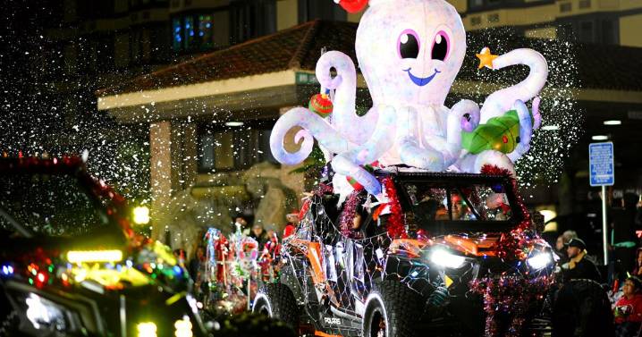 Santa Maria Parade of Lights draws thousands for a night of Christmas spirit