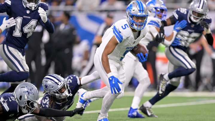 Lions keep playoff hopes alive with 44