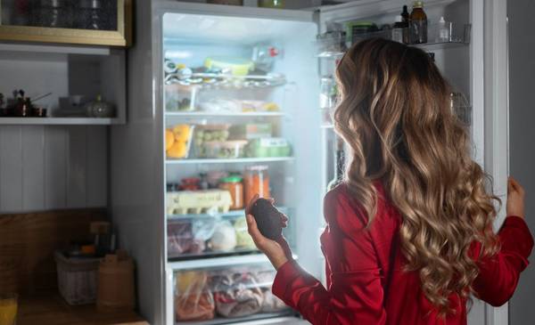 Los alimentos que no deberías guardar en la heladera para que duren más