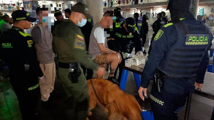 Cae ‘call center’ con 85 celulares para extorsionar desde la cárcel El Pedregal