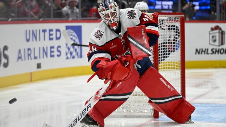 Thompson earns his 100th win as Capitals down Blue Jackets 2