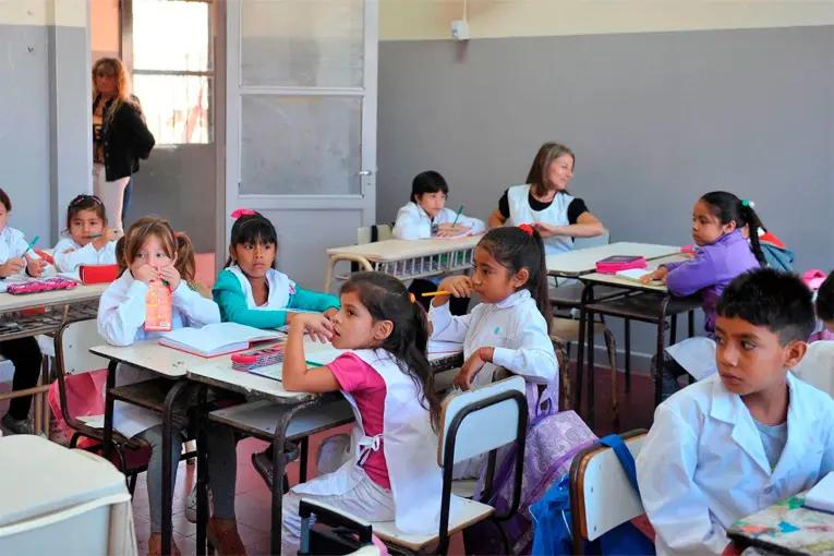 Clases en casa, “vouchers”, cambios en secundaria, financiamiento y evaluación docente: el proyecto de ley de “libertad educativa”