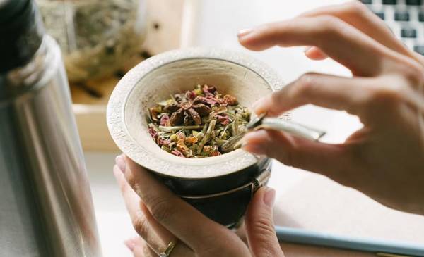 Adiós cansancio: el yuyo que se le puede sumar al mate para tener más energía