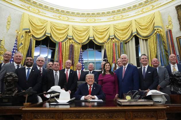 Trump honors 1980 ‘Miracle on Ice’ hockey team