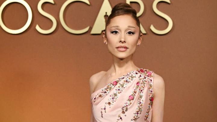 Ariana Grandes viral 6-7 moment in her Adam Sandler conversation shows, yes, shes online