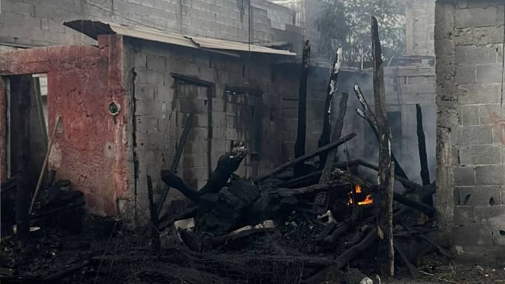 Incendio en Apodaca moviliza a cuerpos de auxilio; vecinos reportan que no es el primero en la misma casa