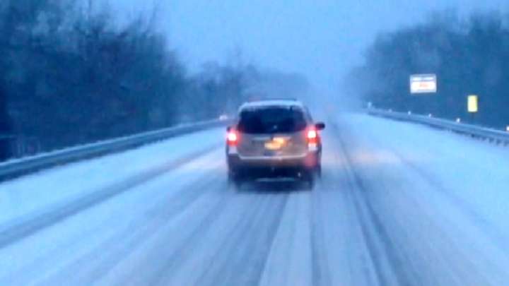 Freezing rain, snow squalls could make for dangerous travel ahead in Chicago area