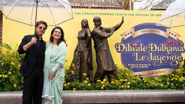 Shah Rukh Khan And Kajol Unveil Dilwale Dulhania Le Jayenge Bronze Statue In London