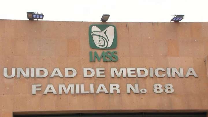 Muere Hombre Después de Sufrir un Infarto Mientras Conducía en Ramos Arizpe; Chocó Contra Árbol