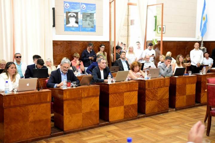 Convalidan el uso de fondos afectados a otros fines para pagar salarios municipales