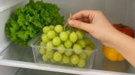 Ni el frigorífico ni las bolsas: el truco que nadie te cuenta para conservar las uvas durante más tiempo