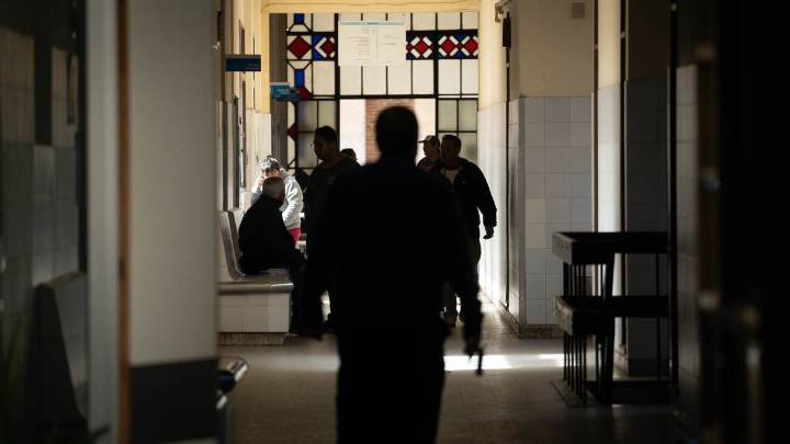 Dos ladrones asaltaron en Santa Fe a un hombre que se iba a trabajar y lo balearon antes de fugarse