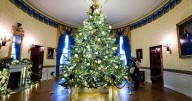 Llega 'Navidad patriótica' a la Casa Blanca con adornos por 250 años de la Independencia