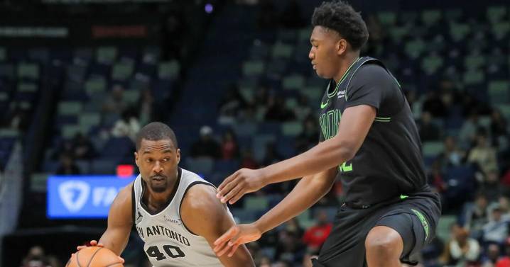 Pelicans lose to Spurs despite heroics by Queen, Murphy and Jones