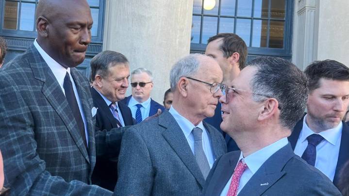 NASCAR settles federal antitrust case, gives all its teams the permanent charters they wanted