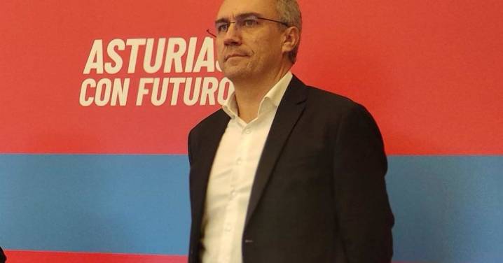 El socialista Javier Izquierdo deja todos sus cargos en el partido en medio de la crisis por las presuntas denuncias de acoso sexual