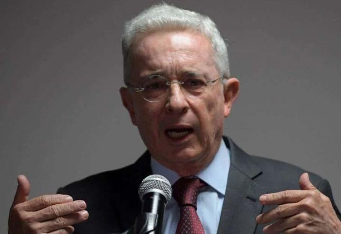 Álvaro UribeÁlvaro Uribe confirma que Miguel Uribe ya no es precandidato del Centro Democrático: ‘el proceso continúa para escoger candidata’