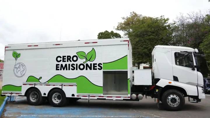 Lanzan en Colombia el primer camión botellero 100% eléctrico