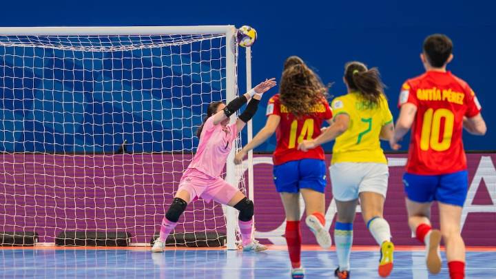 España paga un mal inicio ante una Brasil efectiva y se queda sin el sueño de la primera final femenina del Mundial (1