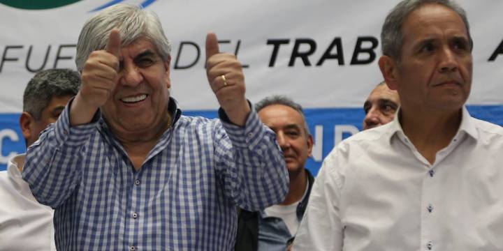 Camioneros presionará el lunes por otro aumento y la Asociación Bancaria cerró su nueva paritaria