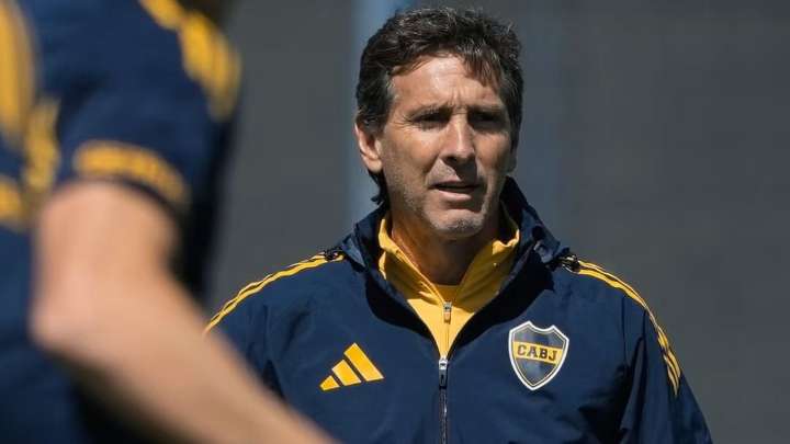 Boca definirá el futuro de Úbeda y el plantel está en la mira