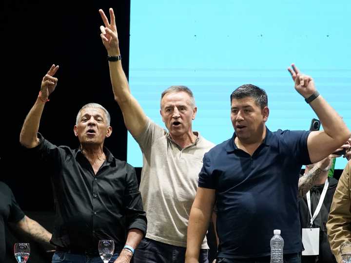 Reforma laboral: la CGT fue al Congreso, sumó el respaldo del peronismo y se prepara para definir medidas contra el proyecto