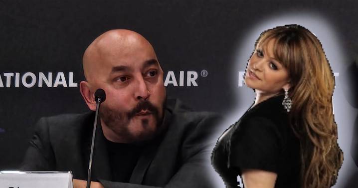 Lupillo Rivera revela las fotos del día que recibieron los restos de Jenni
