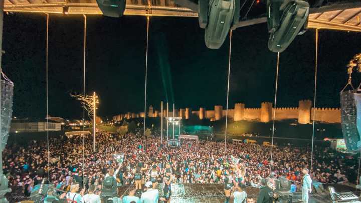 El municipio de Galicia que despedirá el fin de año por todo lo alto con la orquesta París de Noia: "La idea es que los vecinos se queden aquí"