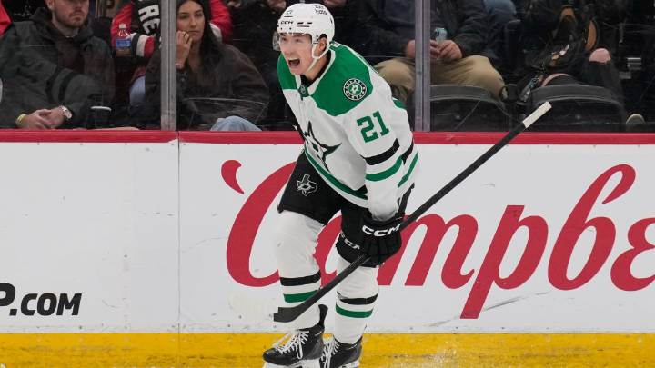 Jason Robertson scores and Jake Oettinger shines as Stars shut out Devils 3