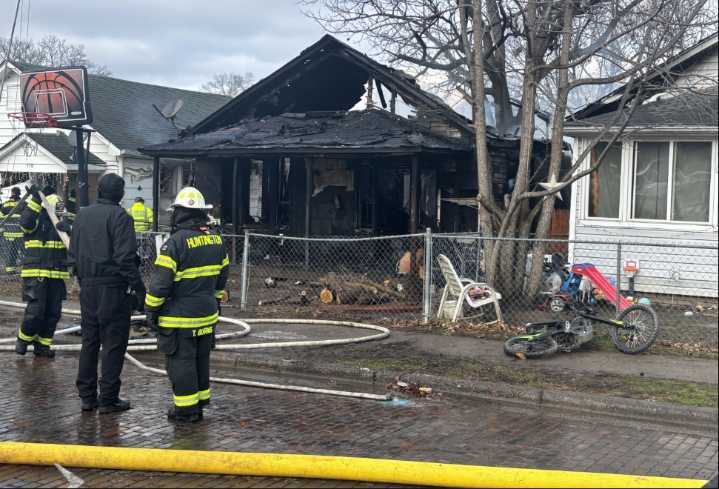 Residences damaged in Huntington fire